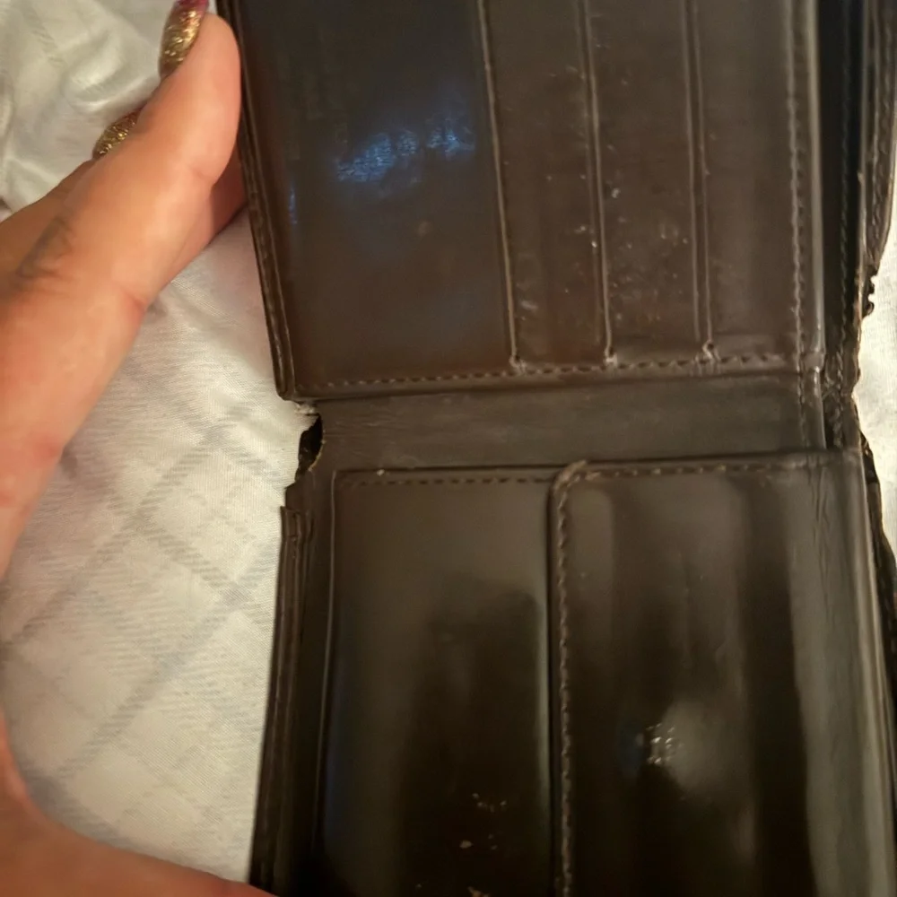 Louis Vuitton men’s Epi wallet